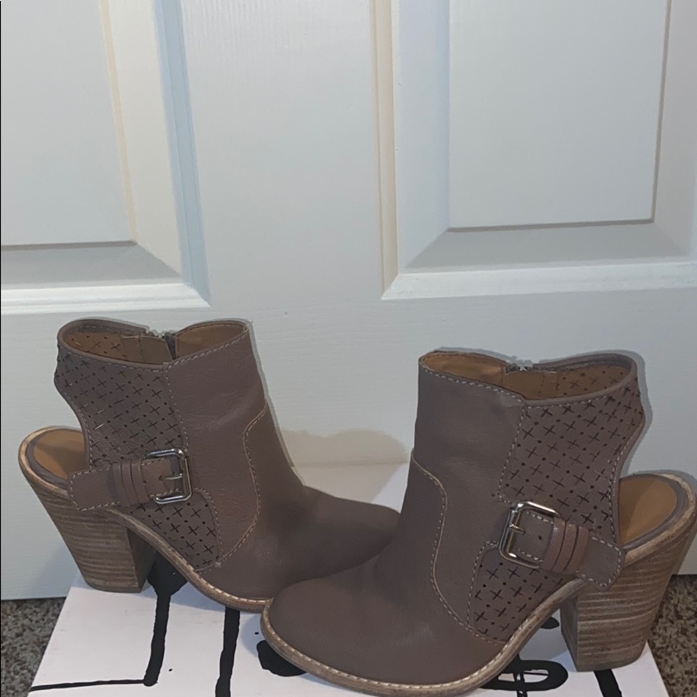 Dolce Vita Calin Booties‼️